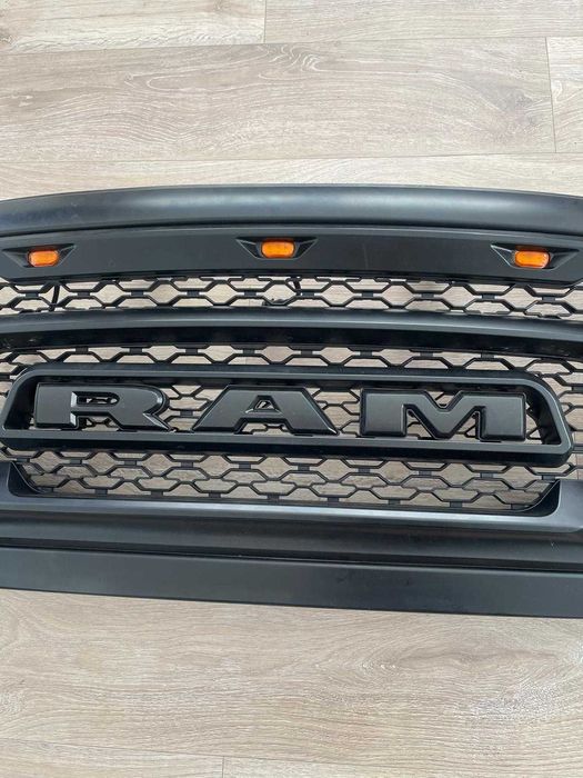 Dodge RAM 1500 r 2013 do 2018 "ala" REBEL  atrapa grill