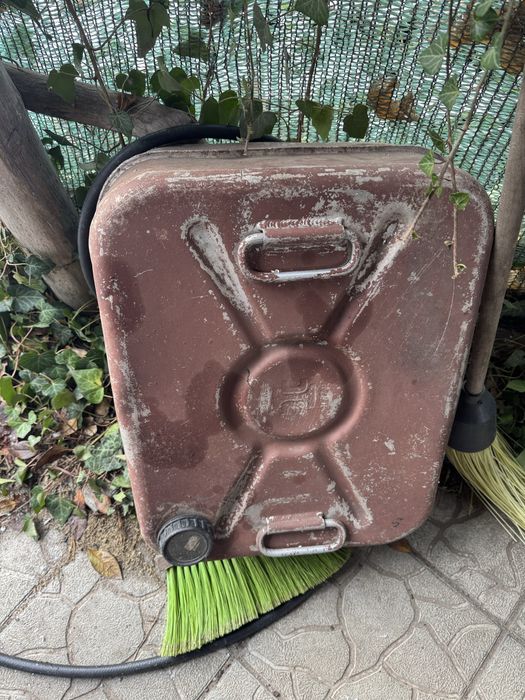 Продам конистру в хорошем состоянии