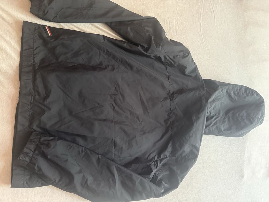 Wiatrówka z kapturem Moncler XS, stan bdb