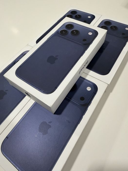 17 Pro  256GB Blue