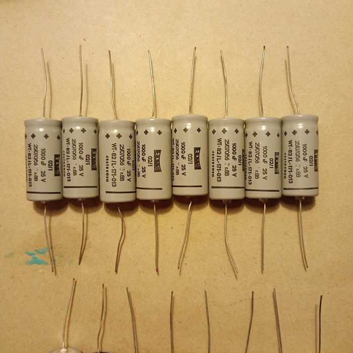 Kondensator osiowy Elwa 1000uF 25V 17 szt.