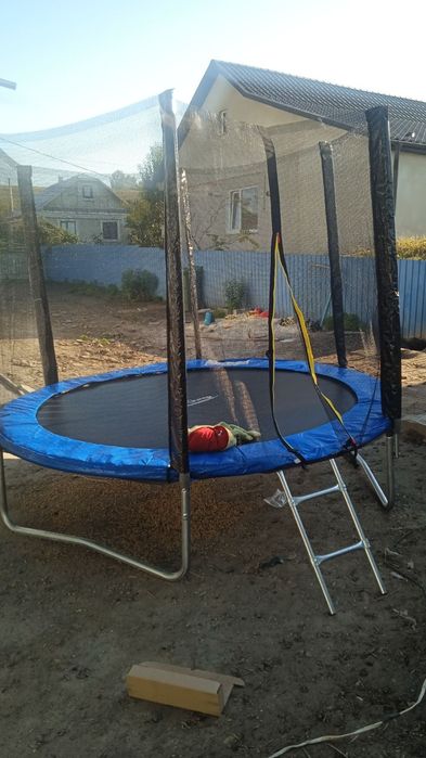 Батут дитячий з сіткою та драбинкою 140,183,252,312,374 см