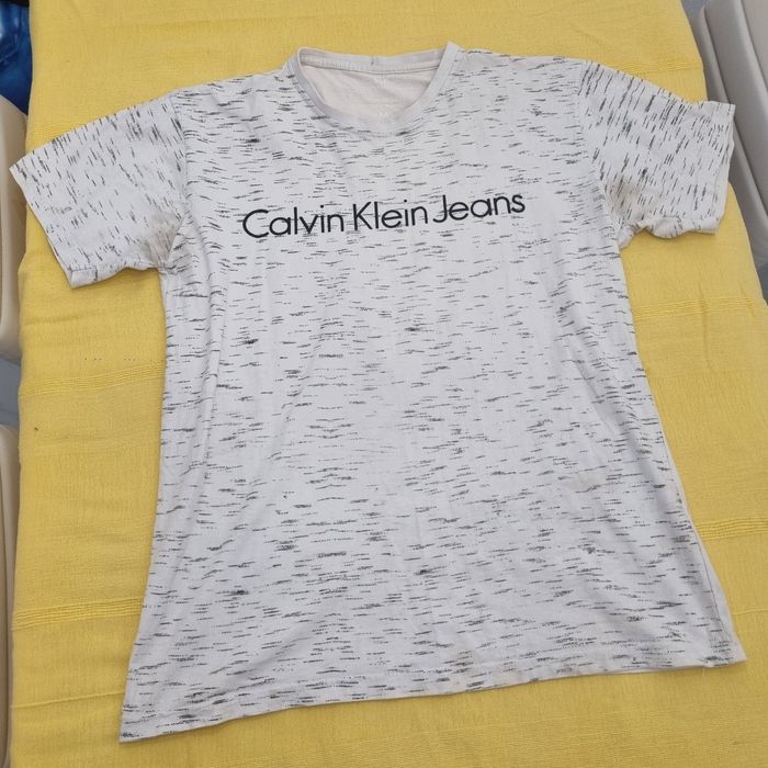 Camiseta Calvin Klein Jeans usada