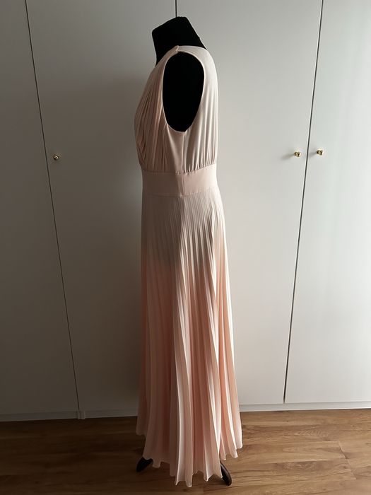 Piękna  okazjonalna sukienka pudrowy róż