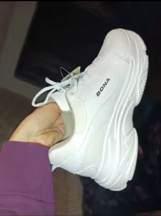 Продам кросовки Bona