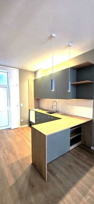 Moradia T2 Renovada + Amplo Salão c/ Luz Natural