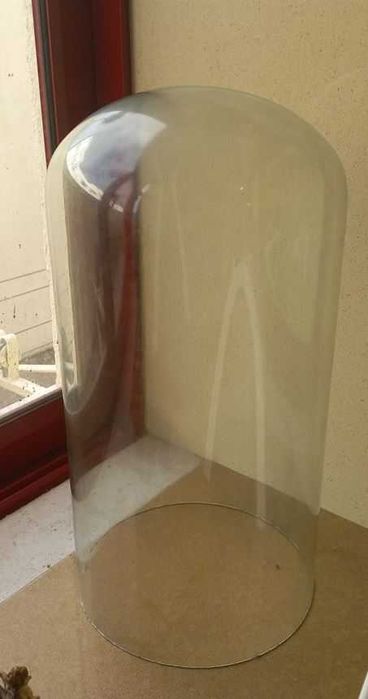 Escultura de Santa + Campânula em vidro