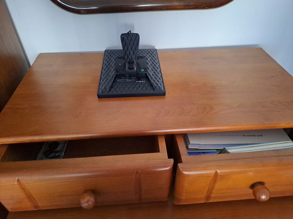 Sala completa em pinho mel (estantes, cristaleira, móvel TV, mesa)