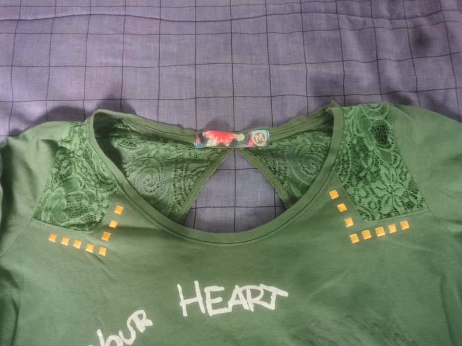 Camisola verde com renda