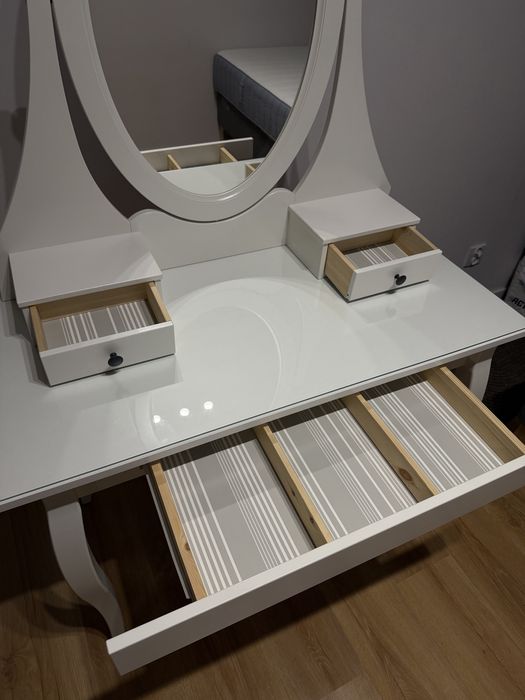 Toaletka IKEA z lustrem – biała – stan idealny