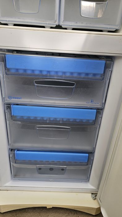 Frigorífico combinado Indesit 180 cm