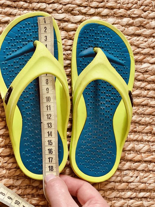 Для плавания шапочка speedo и шлепки