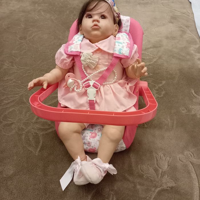 Boneca Reborn com cabelo natural