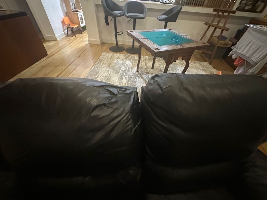 Sofa em pele preta