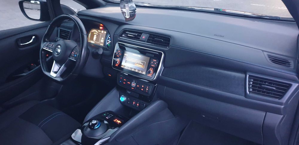 Продам Nissan Leaf