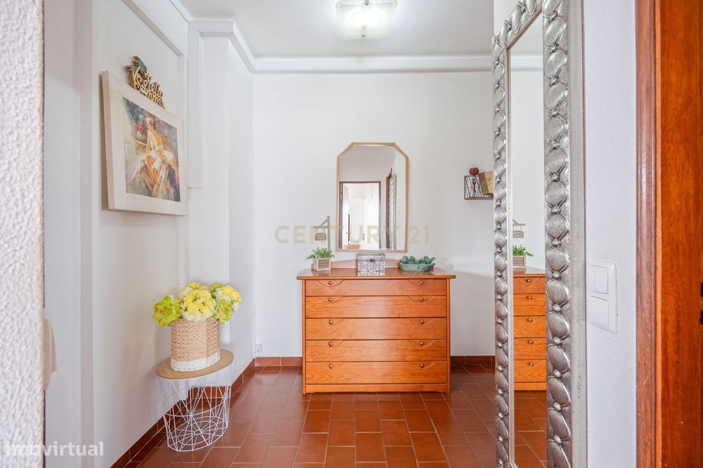Apartamento T1 com varandas e vista mar no Parque das Amendoeiras — Vi