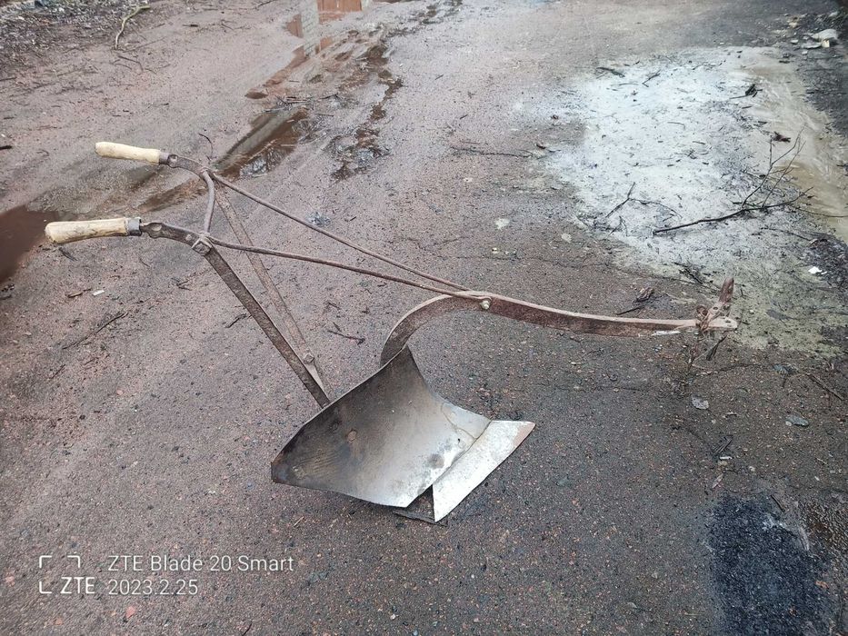 Плуг для моноблока землепашець