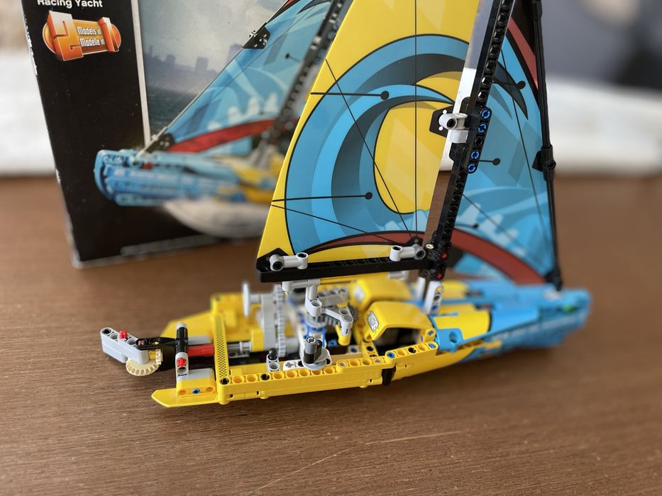 LEGO Technic Racing Yacht 42074 Kit de construção