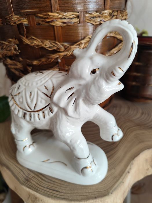 Фарфоровий Слоник