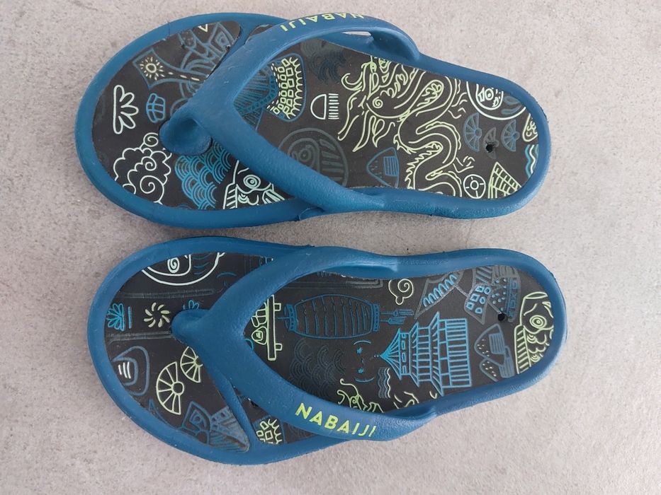 CHINELOS de dedo de criança, como novos.