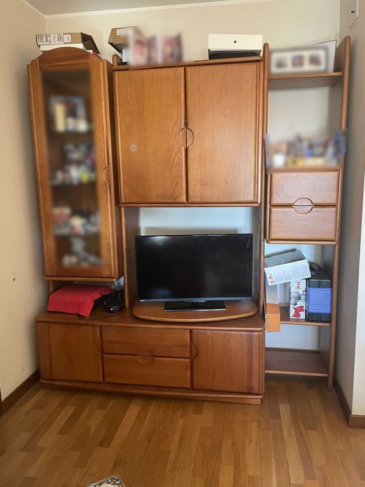 Oportunidade: Estante / Móvel de Sala Completo em Madeira Robusta
