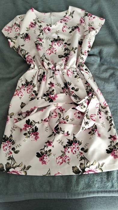 Sukienka w kwiaty