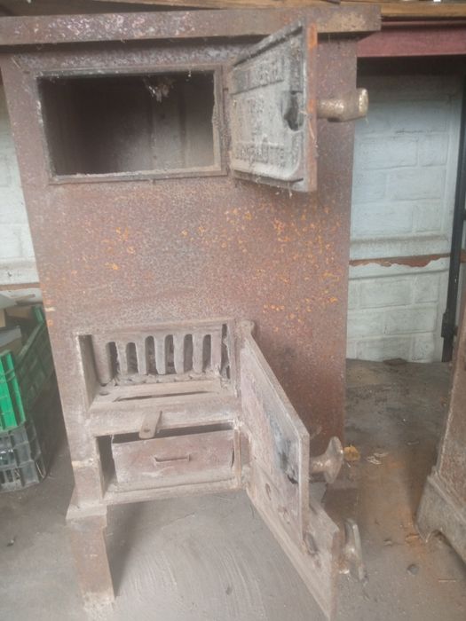 Piec żeliwny wolnostojący