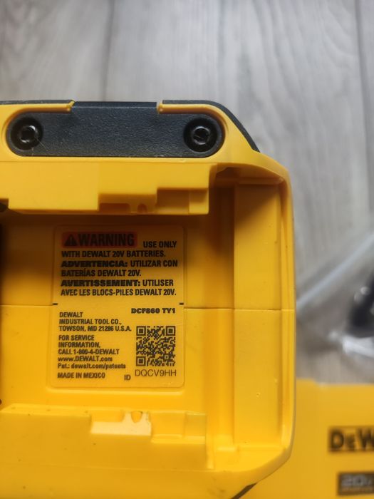 Шуруповерт імпакт акумуляторний ударний безщітковий DeWALT DCF860