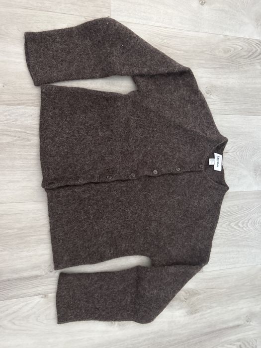 Sweter na guzikach ciemnobronzowego koloru