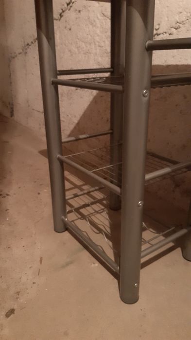 Wąski stolik kuchenny z krzesłem