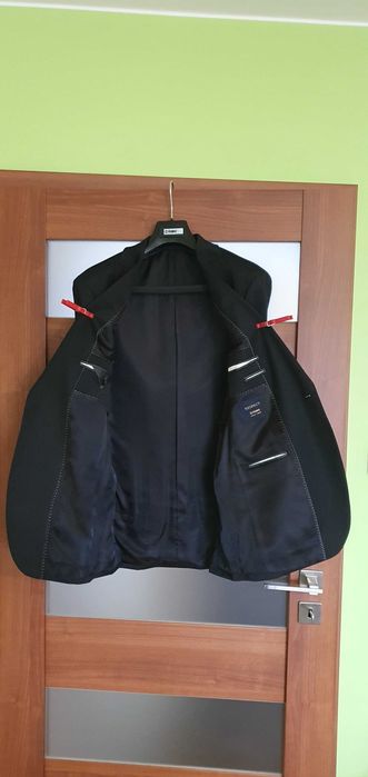 Garnitur męski czarny firmy PAWO, oraz czarna mucha