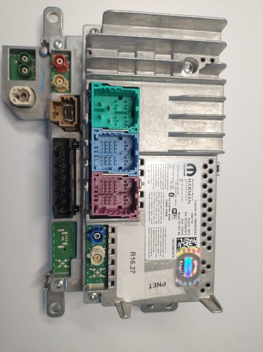 uConnect5 po konwersji Harman 10.1