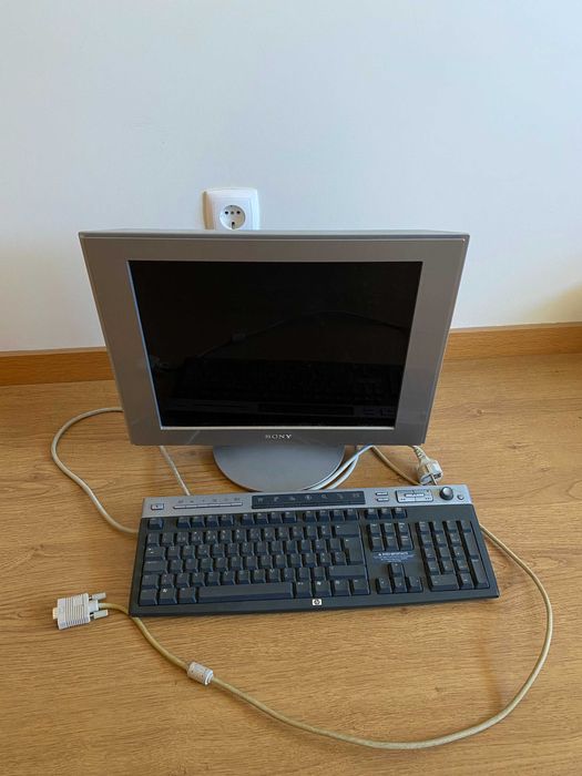 Computador HP- monitor da Sony teclado e rato webcam como novo