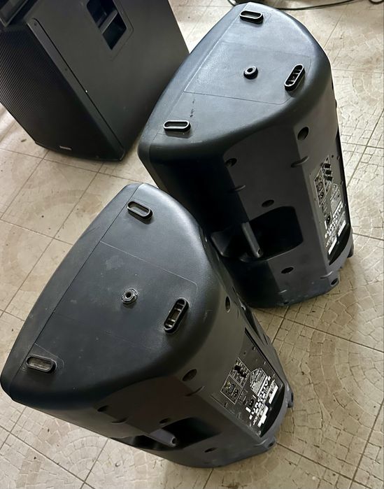 Colunas (par) Behringer Eurolive B215D