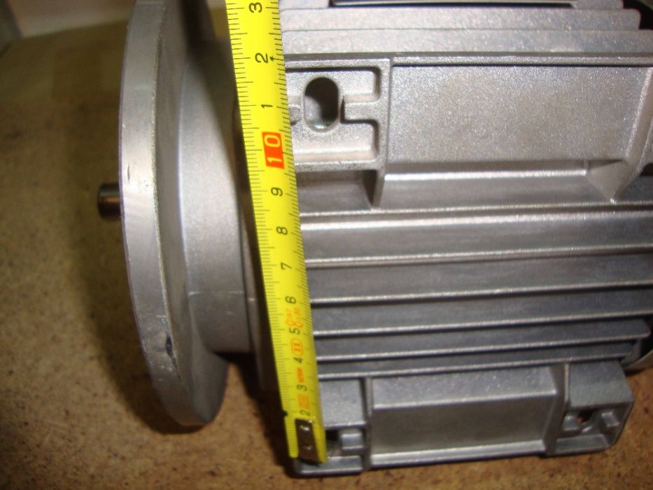 Motor Trifásico 0.5 HP/0.37 KW - 1370 rpm - NOVO