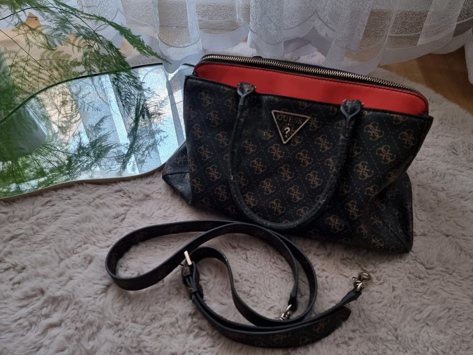 Podniszczona torba guess