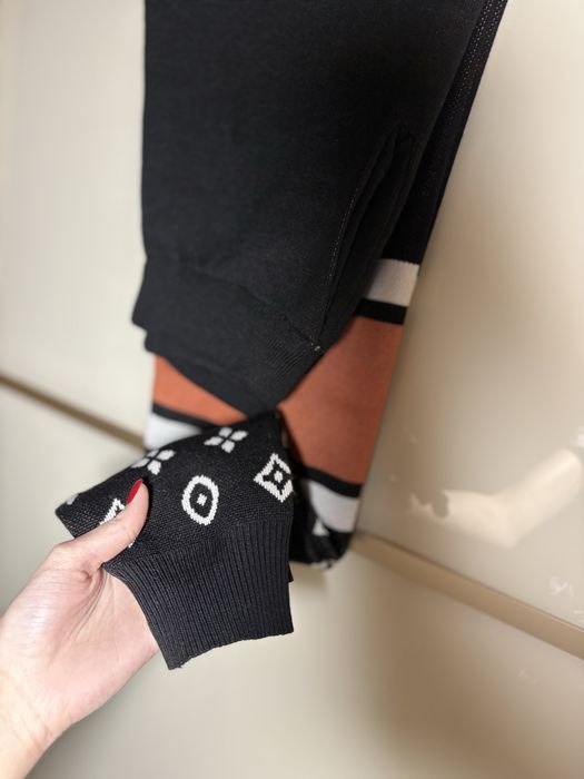 Продам НОВЫЙ женский костюм (кофта+штаны)