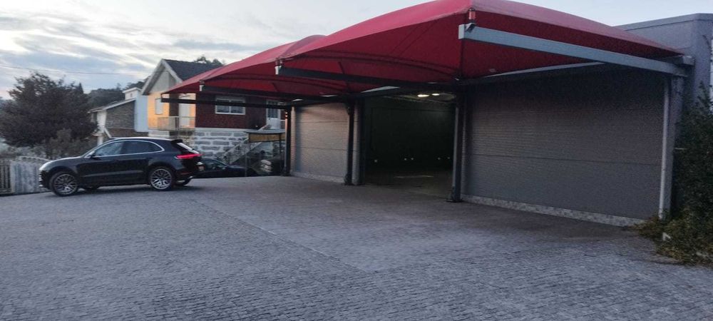 Alugo espaço com 112m2 de armazém e 200m2 de parque