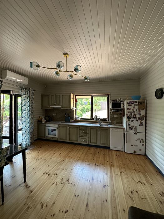 Будинок, с.Лука, поруч Білогородка, Бобриця, Музиці