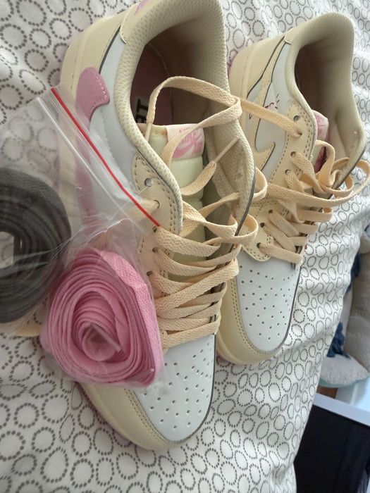 Nike Travis Scott Pink