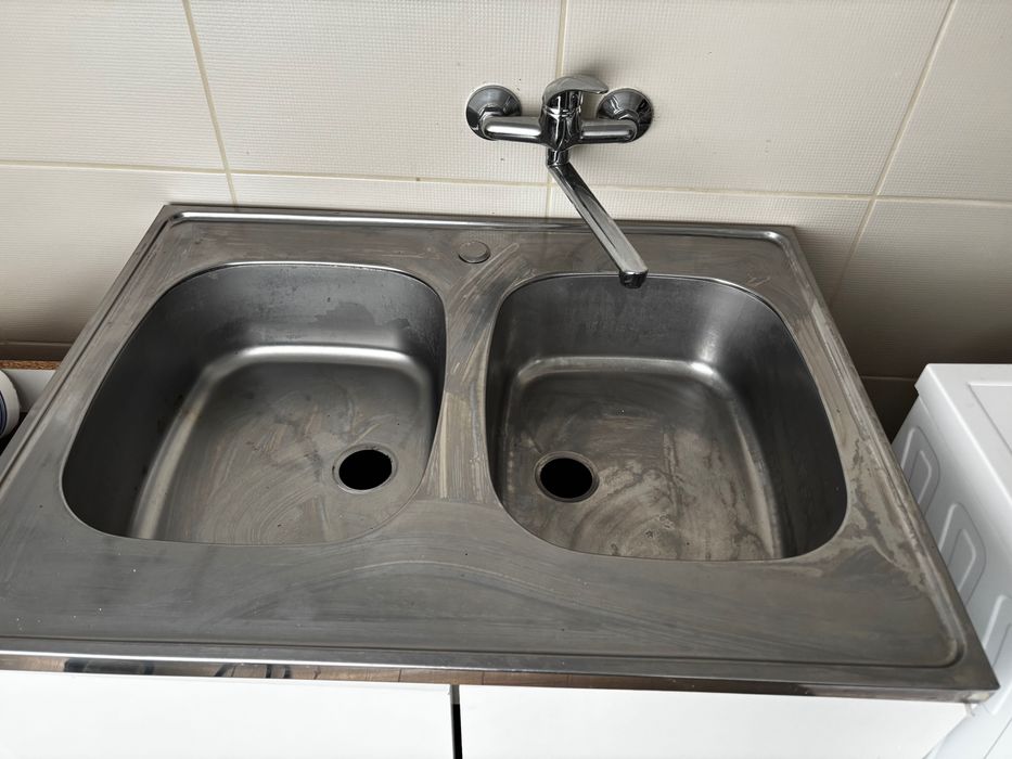 Zlew dwukomorowy stalowy naszafkowy