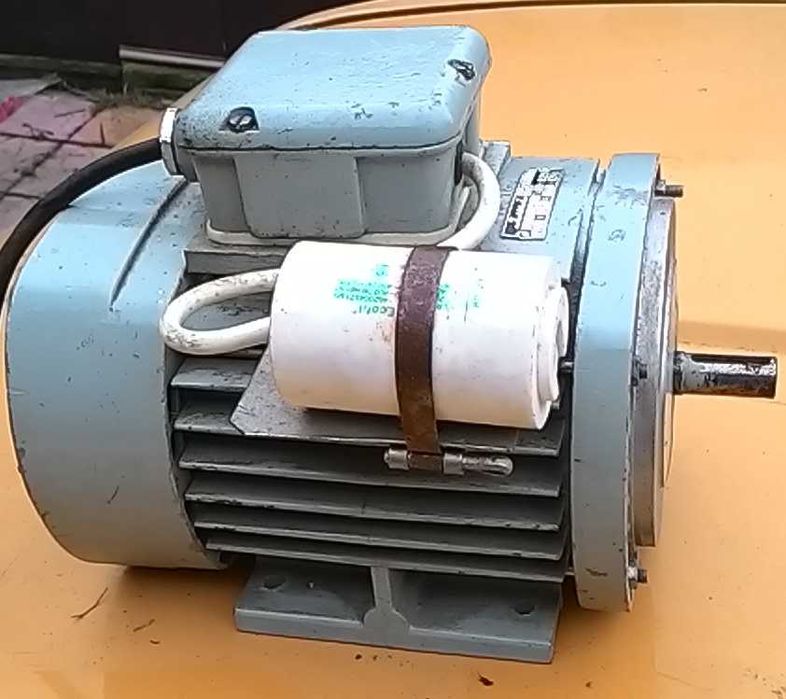 Электродвигатель однофазный 220в 1420 об  0.37кв и турбина вентилятор