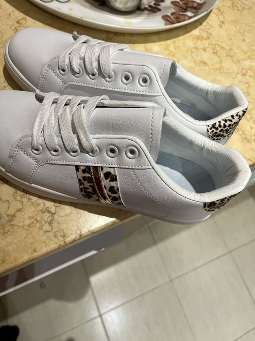 Tenis NOVOS n 39 para senhora