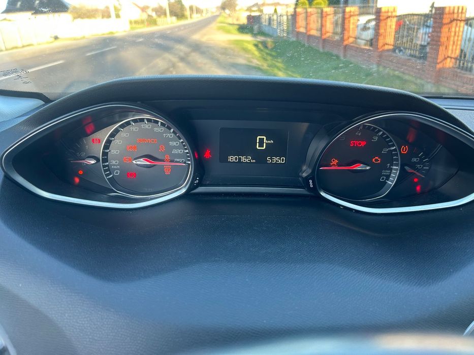 Peugeot 308 2016 rok 1,2 benzyna 130 koni
