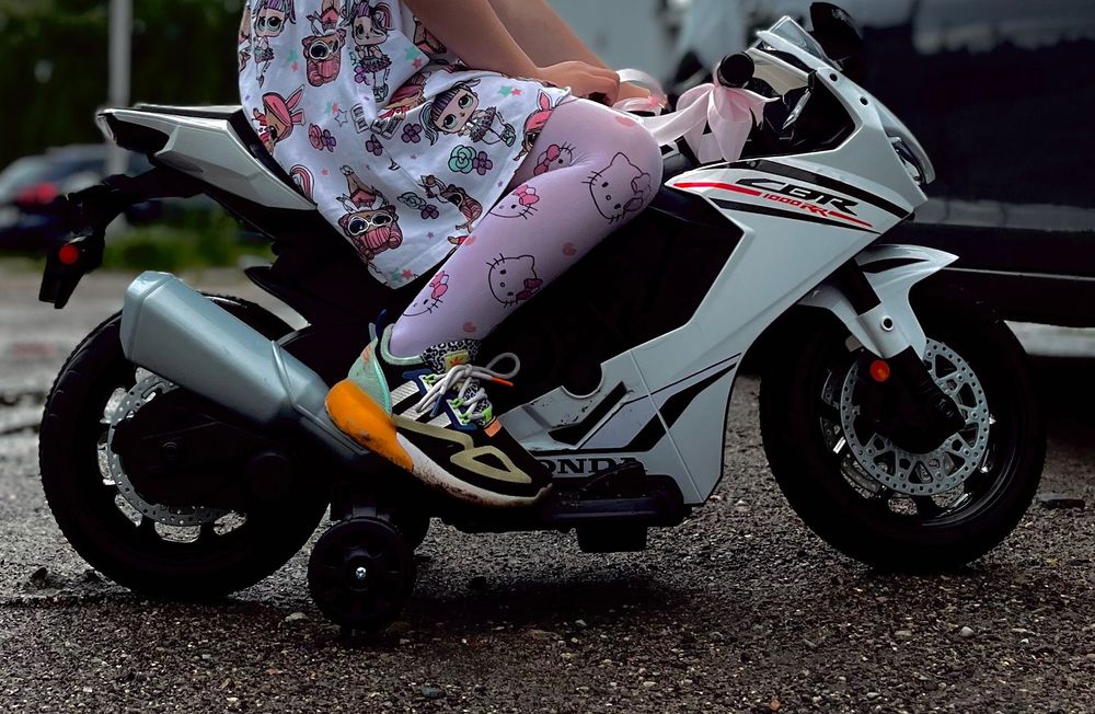 Дитячій мотоцикл у гарному стані Honda CBR 1000RR