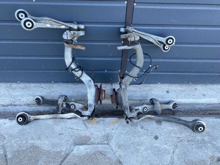 Audi A4 B6/B7 zwrotnica prawa lewa wahacz piasta