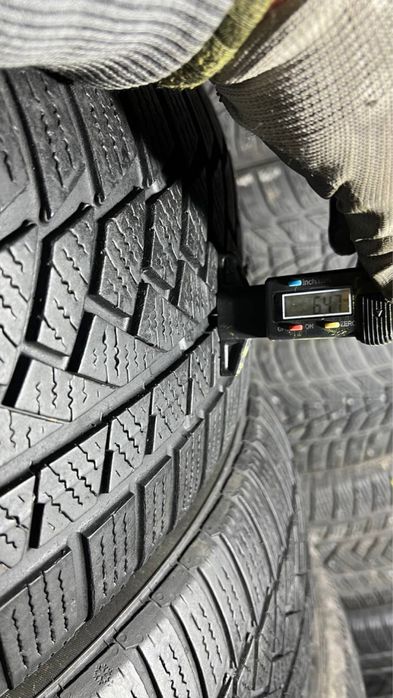 Пара зимовоі гуми 235/45/20 Continental