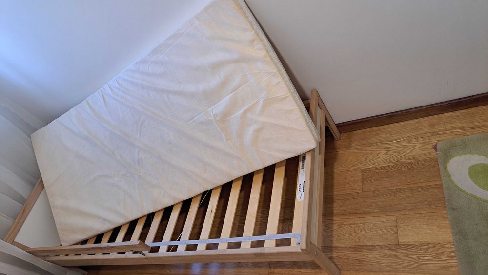 Cama de criança com colchão