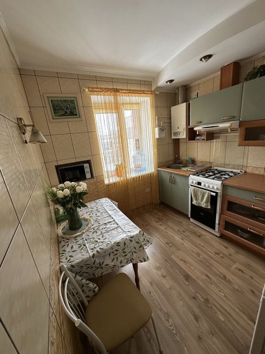 Затишна, тепла квартира , Є ІНТЕРНЕТ БЕЗ СВІТЛА,подобова оренда