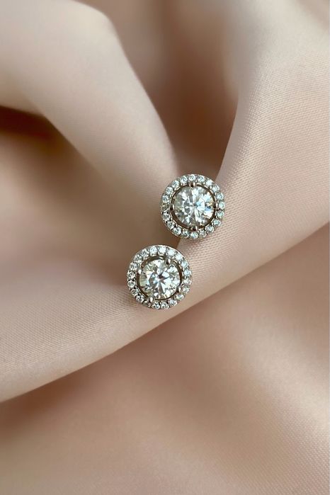 Нежные серебряные сережки с бриллиантами муассанитами